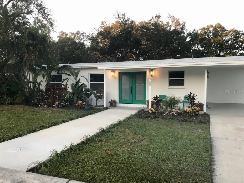 2905 W Ballast Point Boulevard - Photo 0