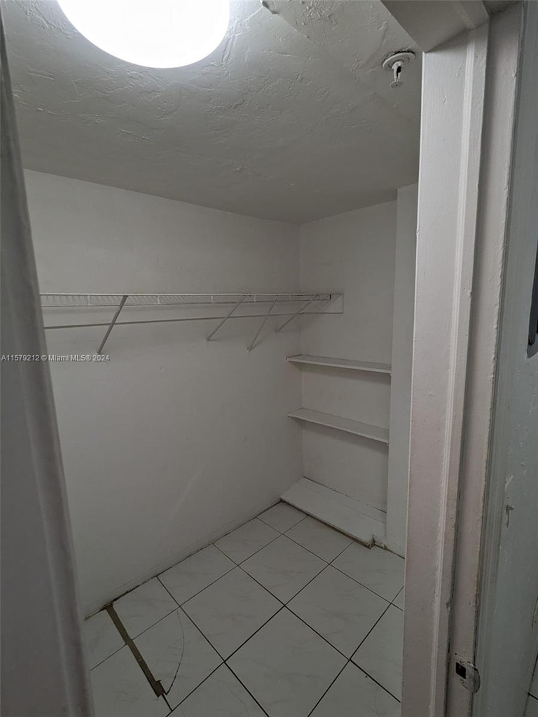 220 Collins Ave - Photo 4