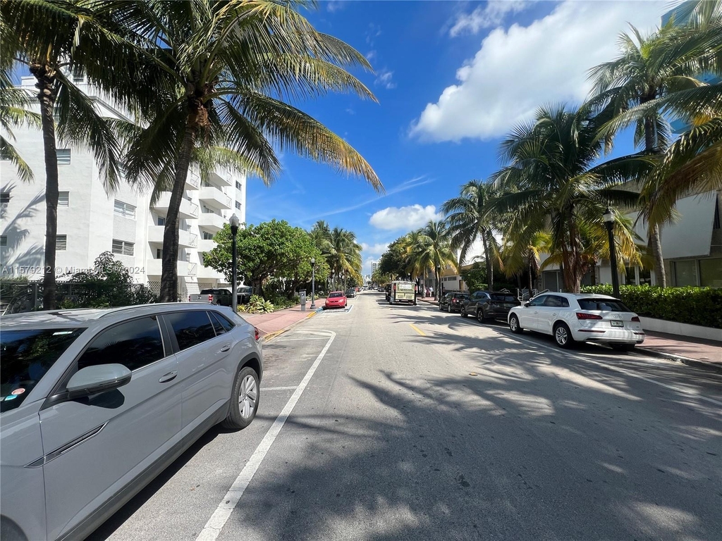 220 Collins Ave - Photo 10