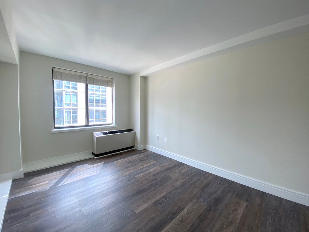East 91st Street - Photo 3