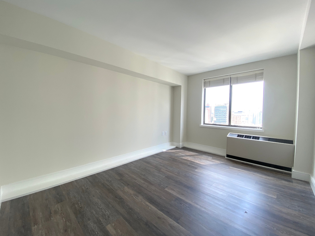 East 91st Street - Photo 2