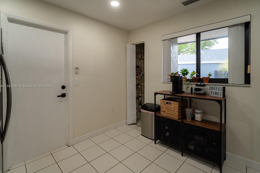2440 Sw 83rd Ter - Photo 3