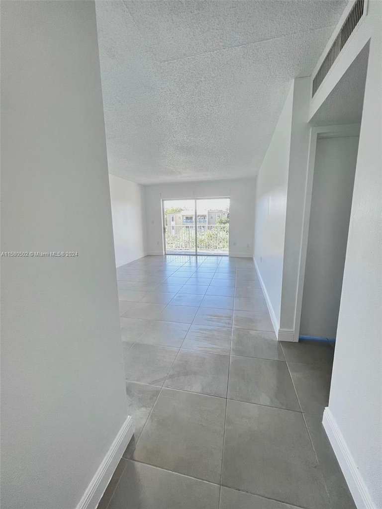 4920 Nw 79th Ave - Photo 3