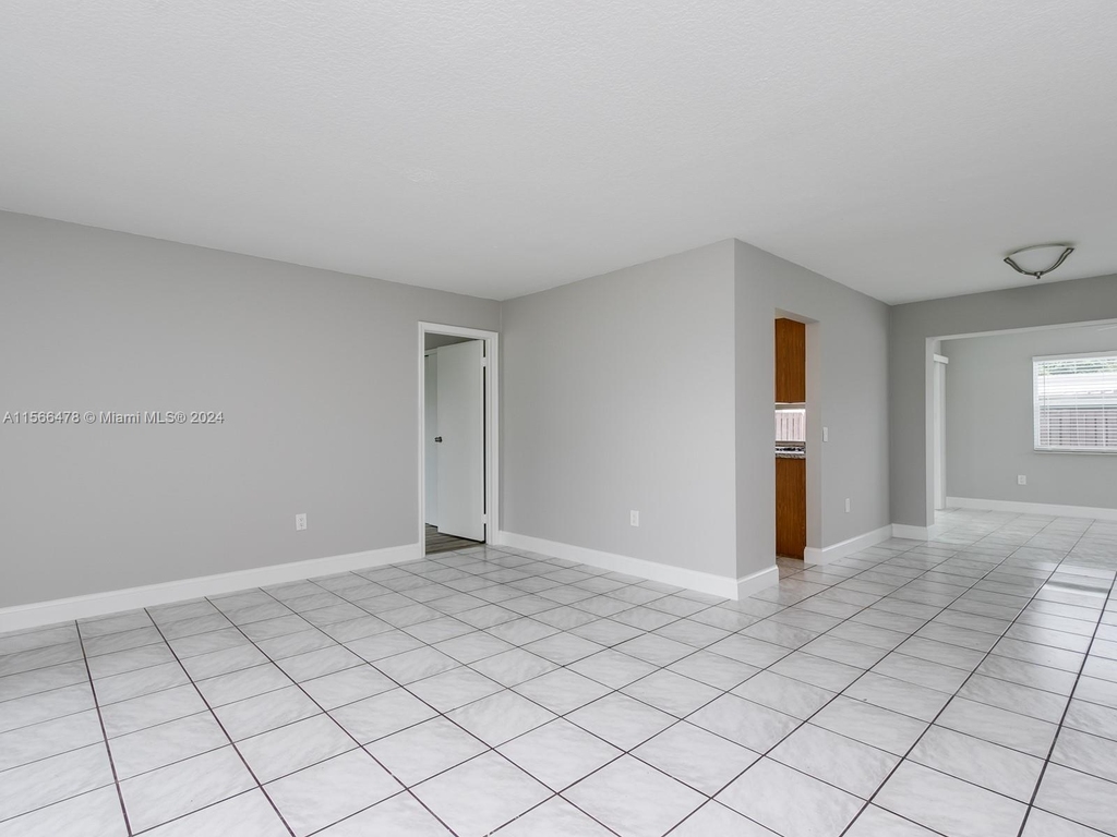 11461 Nw 32nd Pl - Photo 4