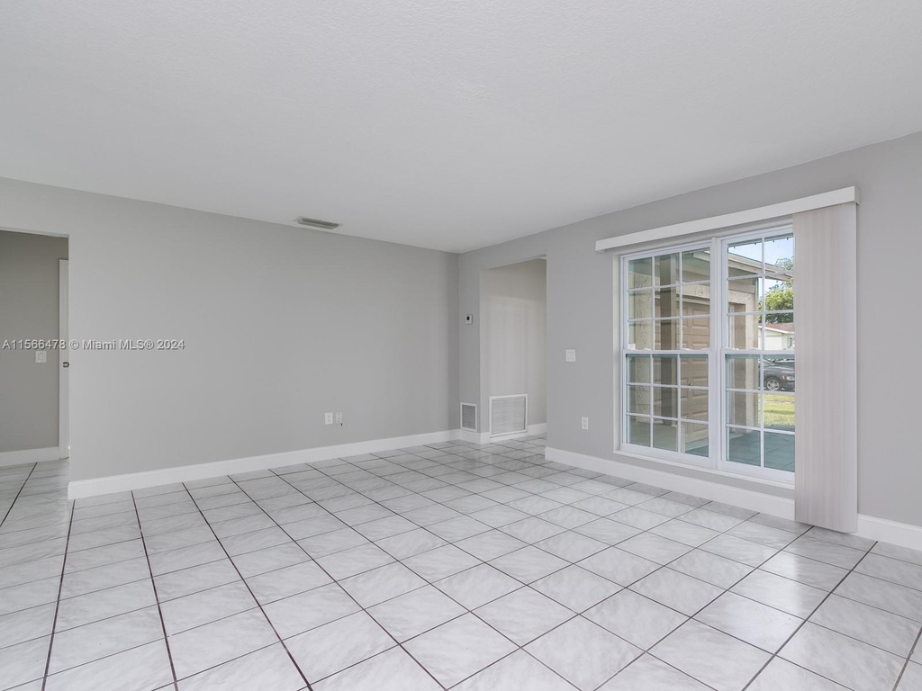 11461 Nw 32nd Pl - Photo 15