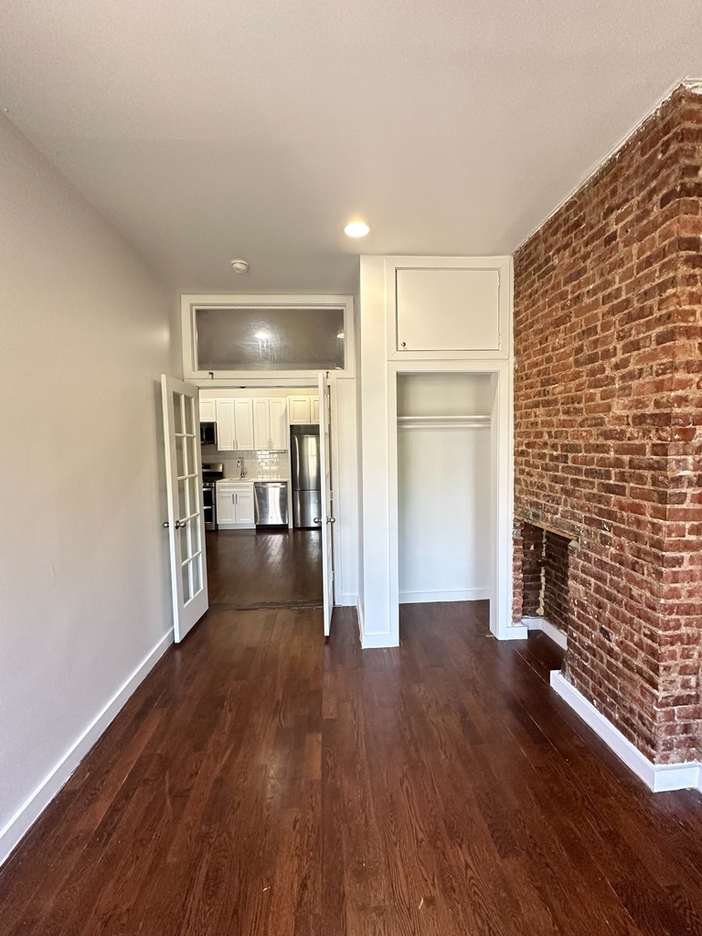 Bedford Avenue (Sterling Pl / St Johns Pl) - Photo 16