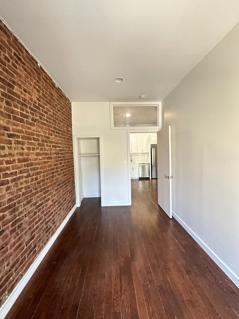 Bedford Avenue (Sterling Pl / St Johns Pl) - Photo 14