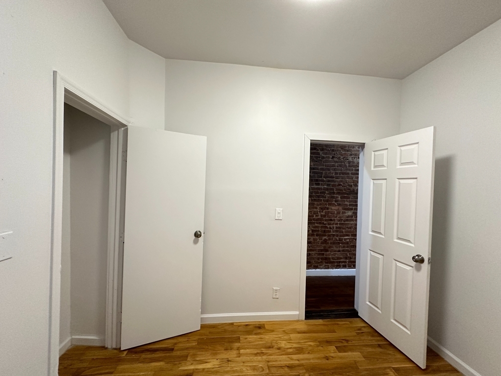 Bedford Avenue (Sterling Pl / St Johns Pl) - Photo 5