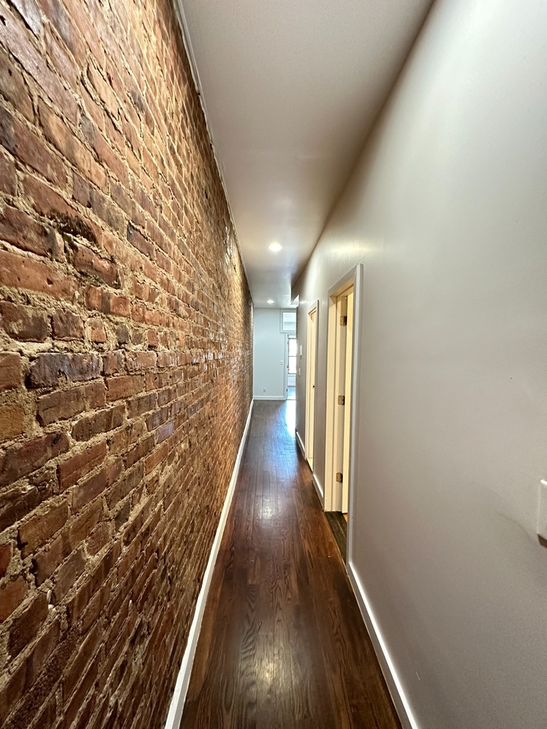 Bedford Avenue (Sterling Pl / St Johns Pl) - Photo 6
