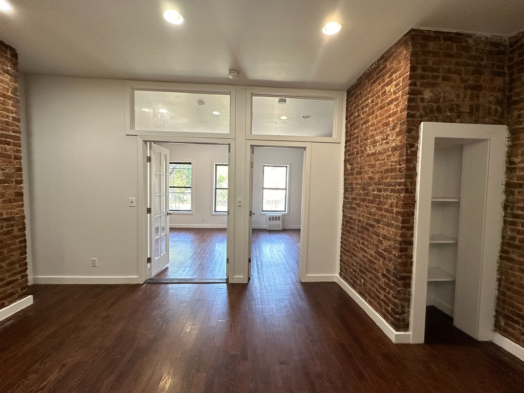 Bedford Avenue (Sterling Pl / St Johns Pl) - Photo 12