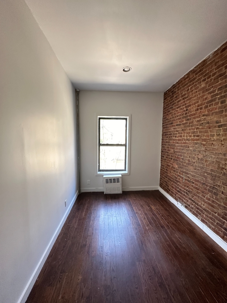 Bedford Avenue (Sterling Pl / St Johns Pl) - Photo 13