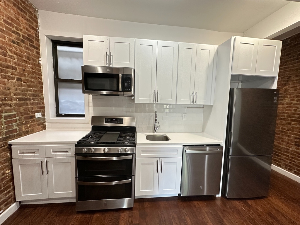 Bedford Avenue (Sterling Pl / St Johns Pl) - Photo 11
