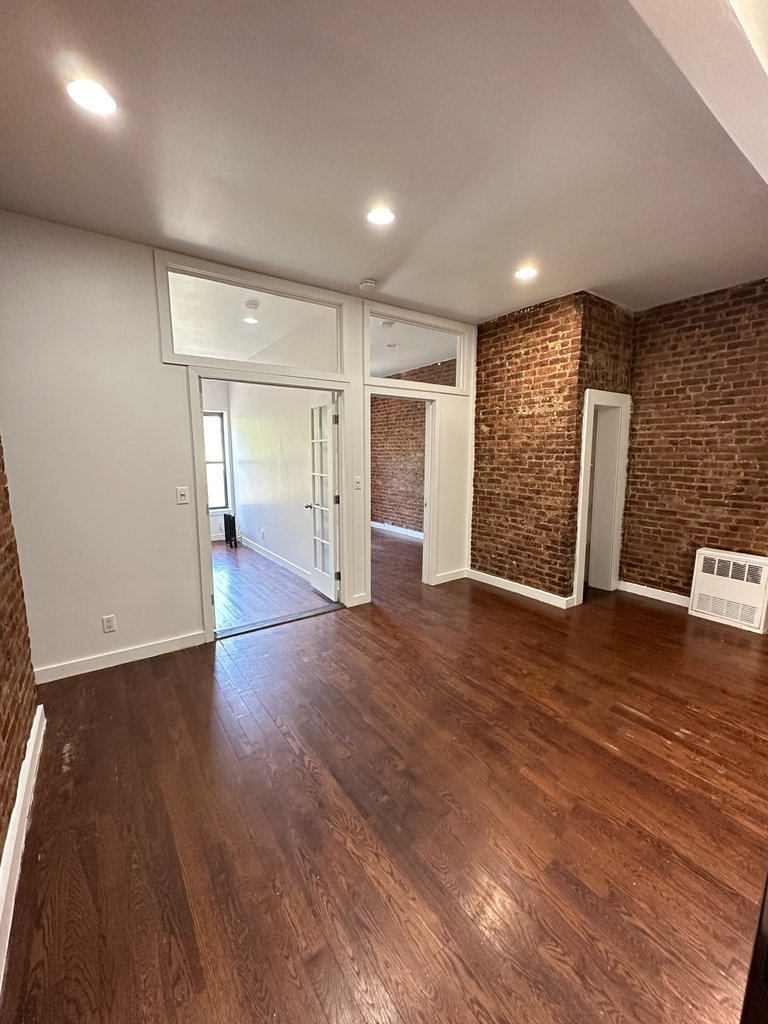 Bedford Avenue (Sterling Pl / St Johns Pl) - Photo 9