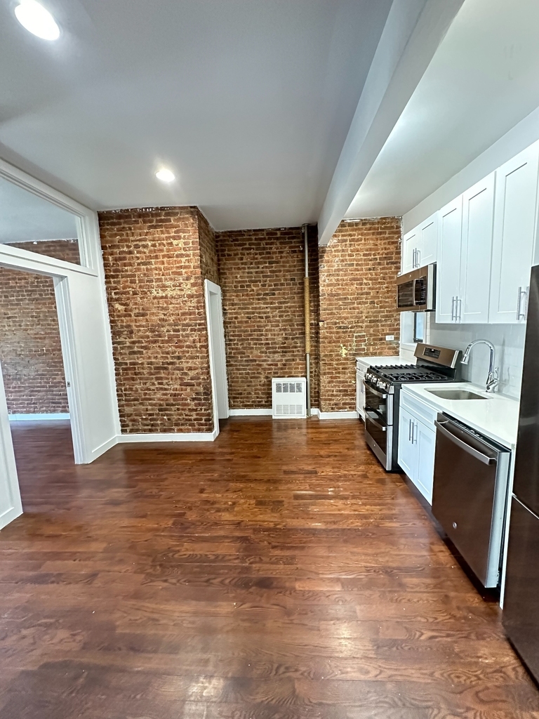 Bedford Avenue (Sterling Pl / St Johns Pl) - Photo 10