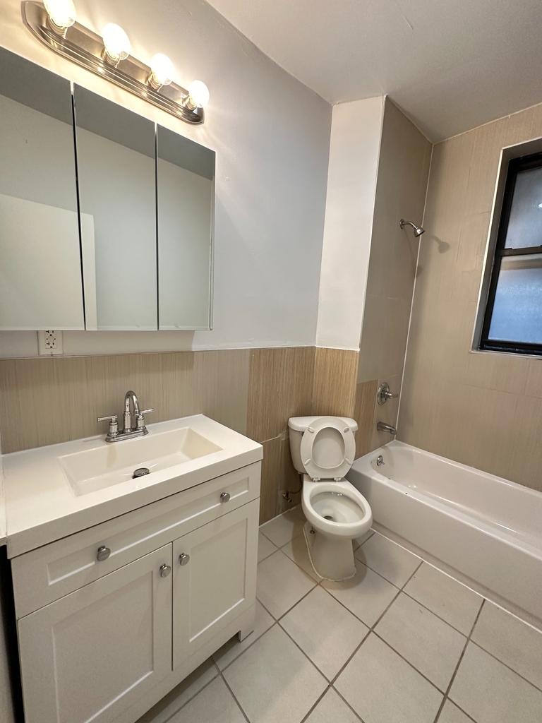 Bedford Avenue (Sterling Pl / St Johns Pl) - Photo 8