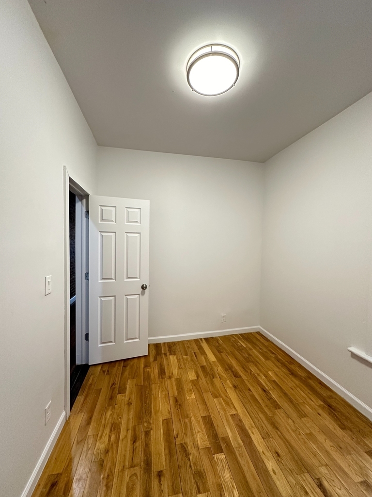 Bedford Avenue (Sterling Pl / St Johns Pl) - Photo 4