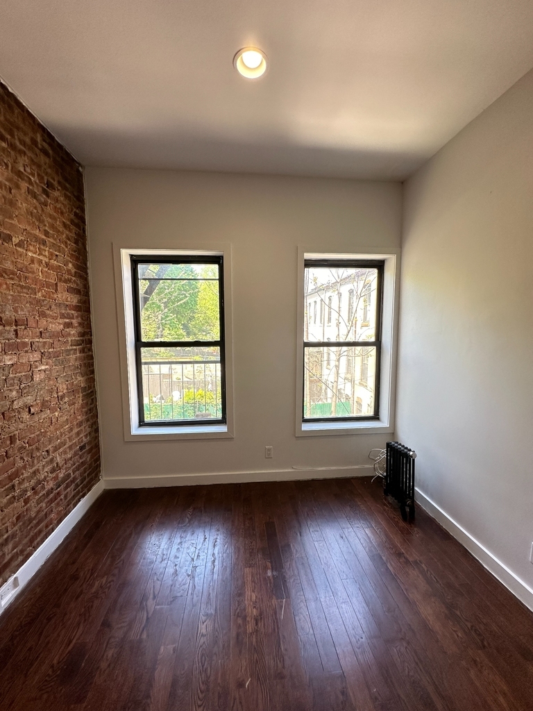 Bedford Avenue (Sterling Pl / St Johns Pl) - Photo 15