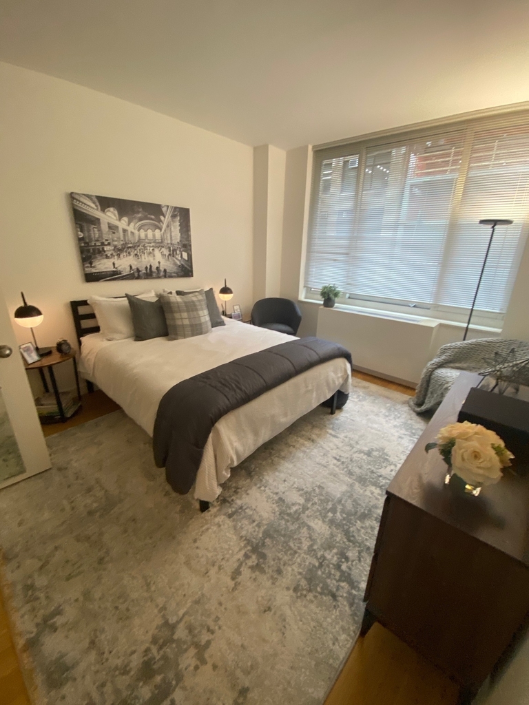 West 38th Street - Photo 3