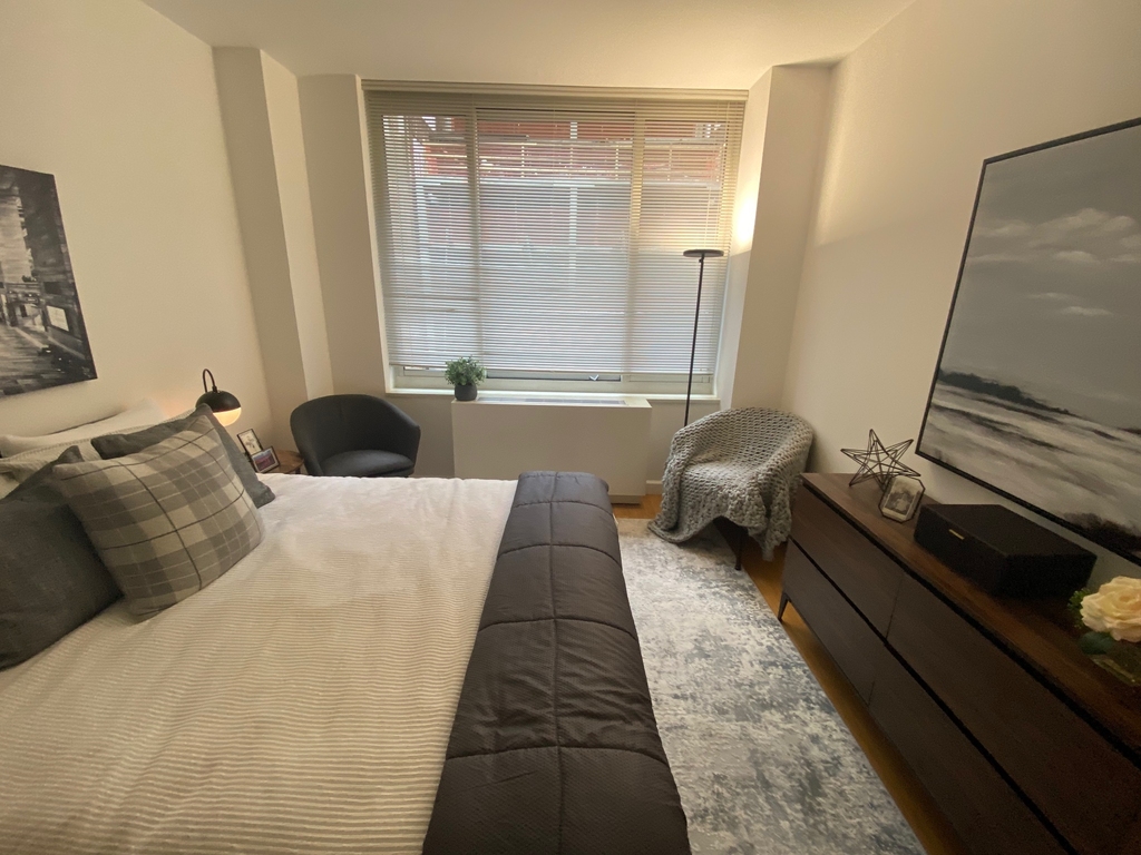 West 38th Street - Photo 4