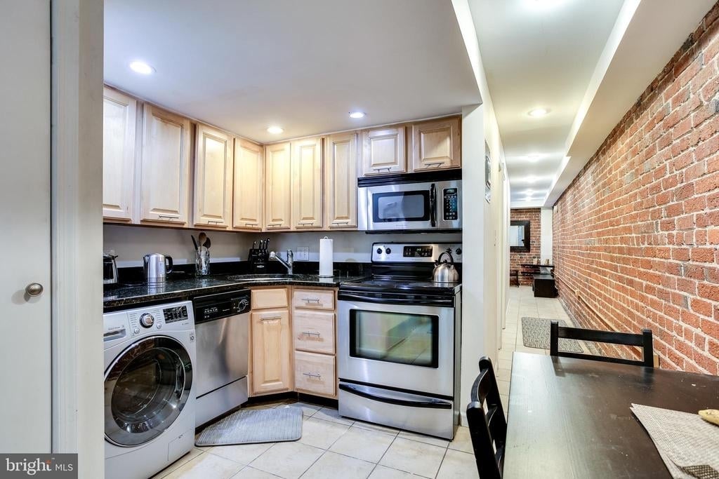 1211 33rd St Nw - Photo 16
