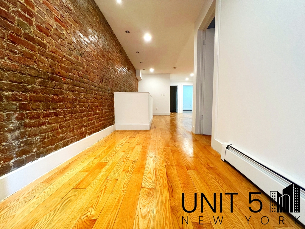 365 Willoughby Avenue - Photo 3