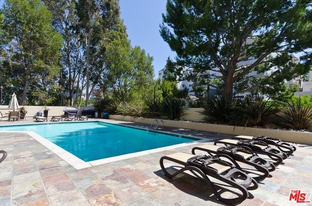 10982 Roebling Ave - Photo 32