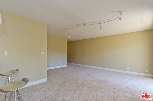 10982 Roebling Ave - Photo 9