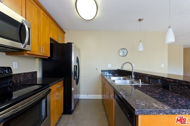 10982 Roebling Ave - Photo 11