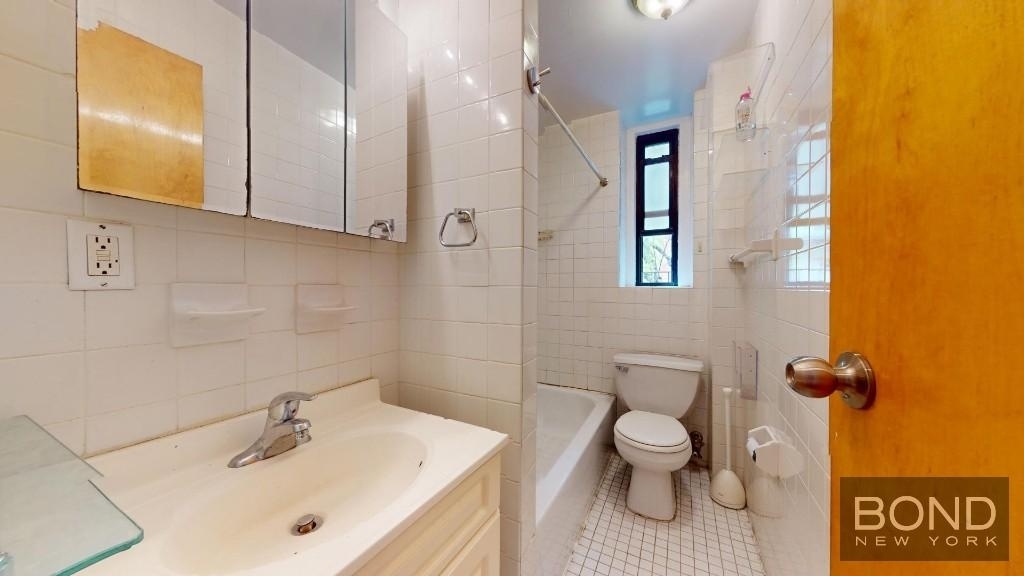 East 73 Street - Photo 3