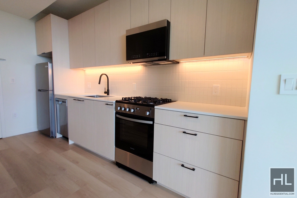 88 Avenue - Photo 0