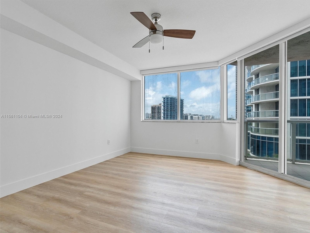 17275 Collins Ave - Photo 14