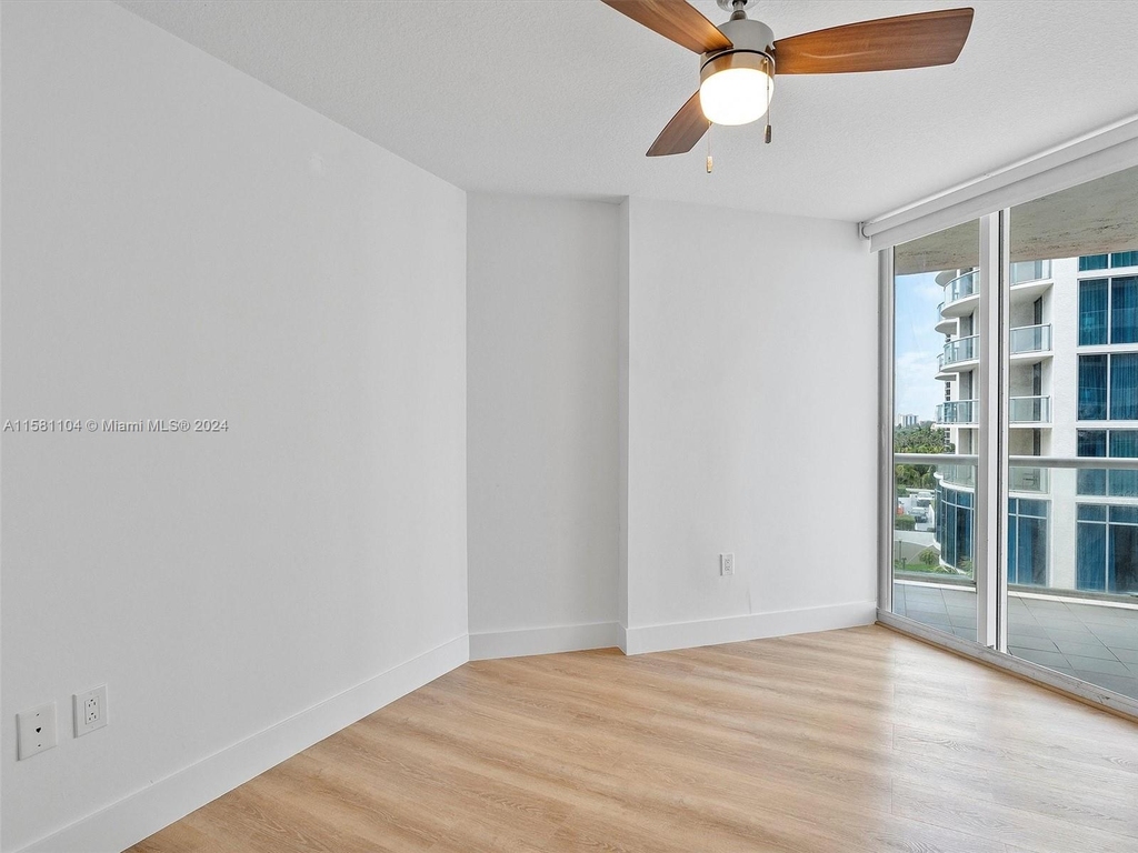 17275 Collins Ave - Photo 23