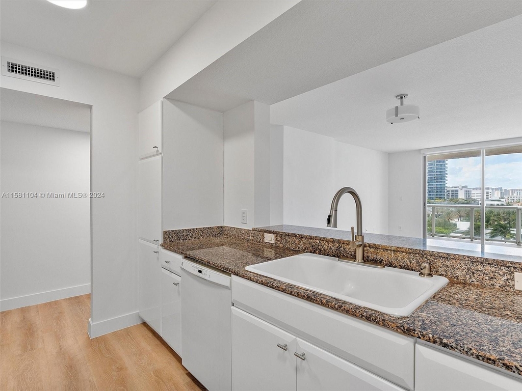 17275 Collins Ave - Photo 12