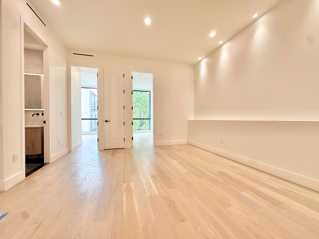 155 Smith Street - Photo 1