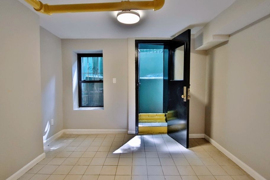 122 East 7th Street - Photo 5