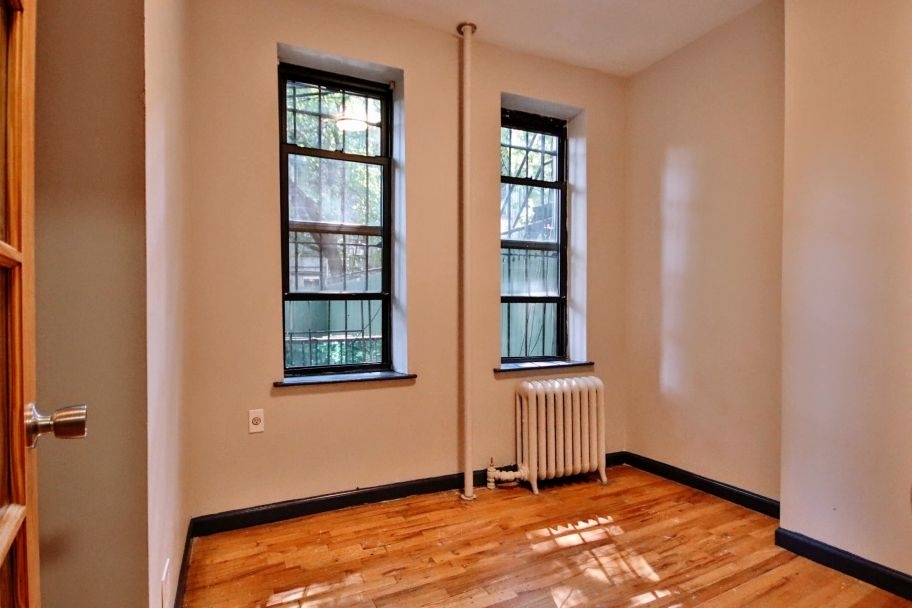 122 East 7th Street - Photo 7