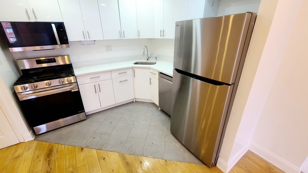 141-13 85th Road - Photo 6
