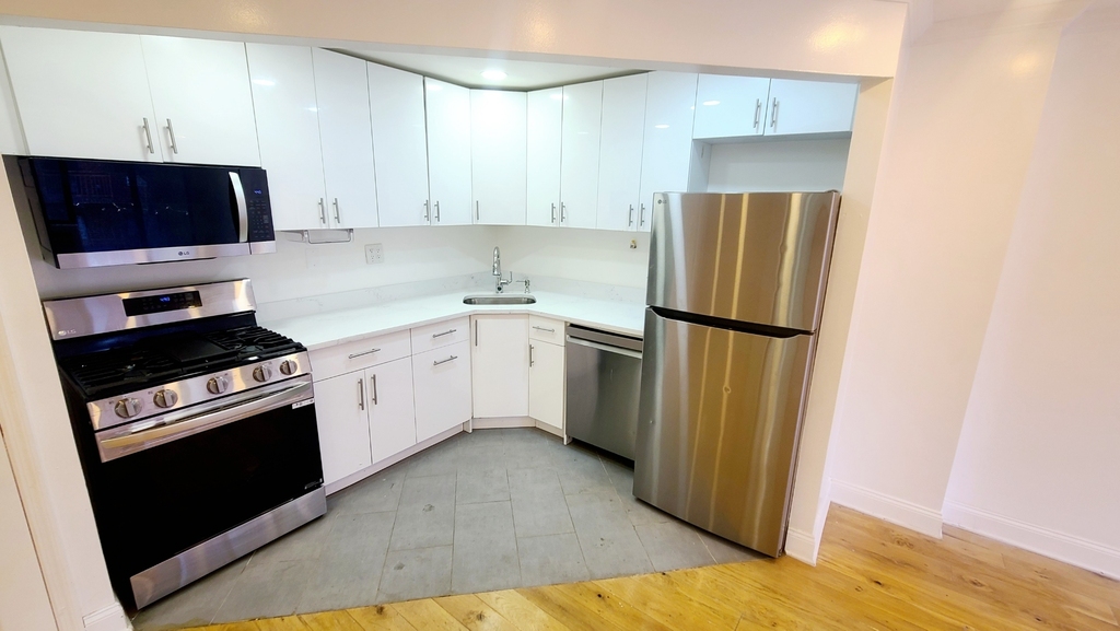 141-13 85th Road - Photo 4