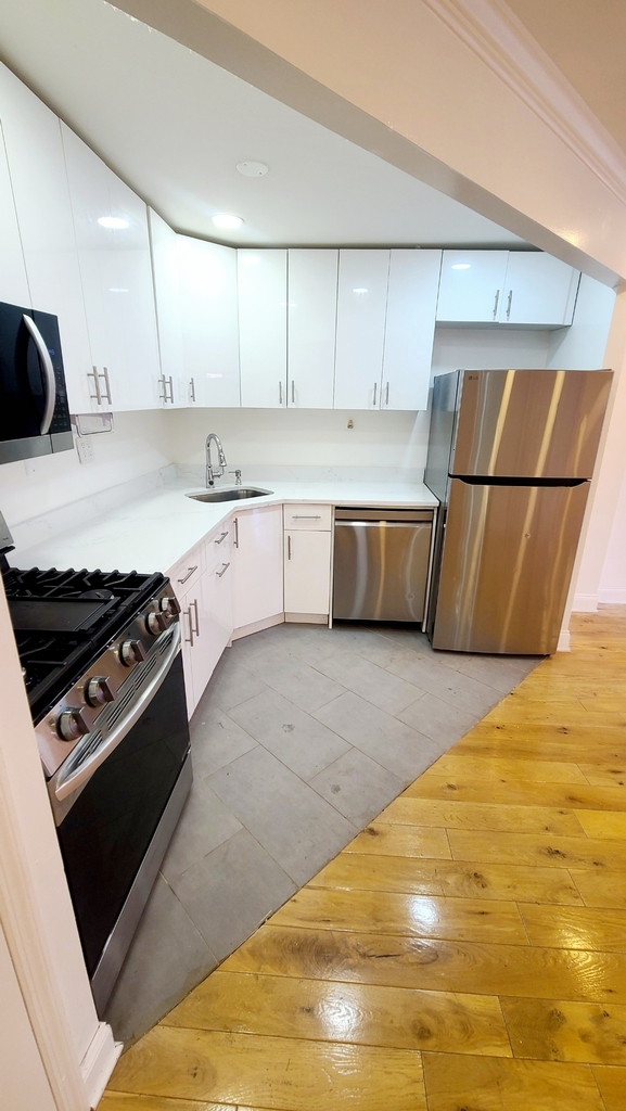 141-13 85th Road - Photo 5
