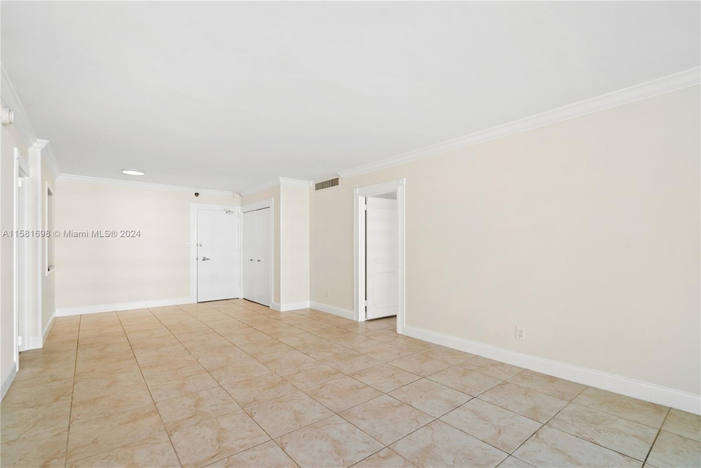 5161 Collins Ave - Photo 15