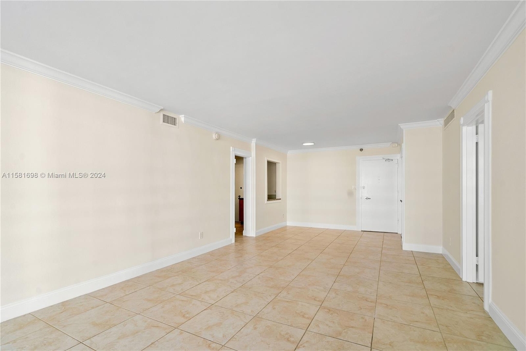 5161 Collins Ave - Photo 13