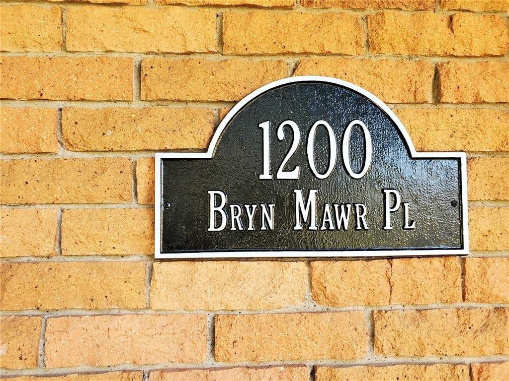1200 Bryn Mawr Place - Photo 2