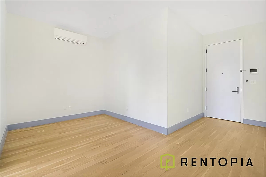 209 Montrose Avenue - Photo 4