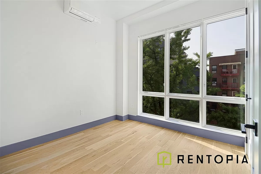 209 Montrose Avenue - Photo 3