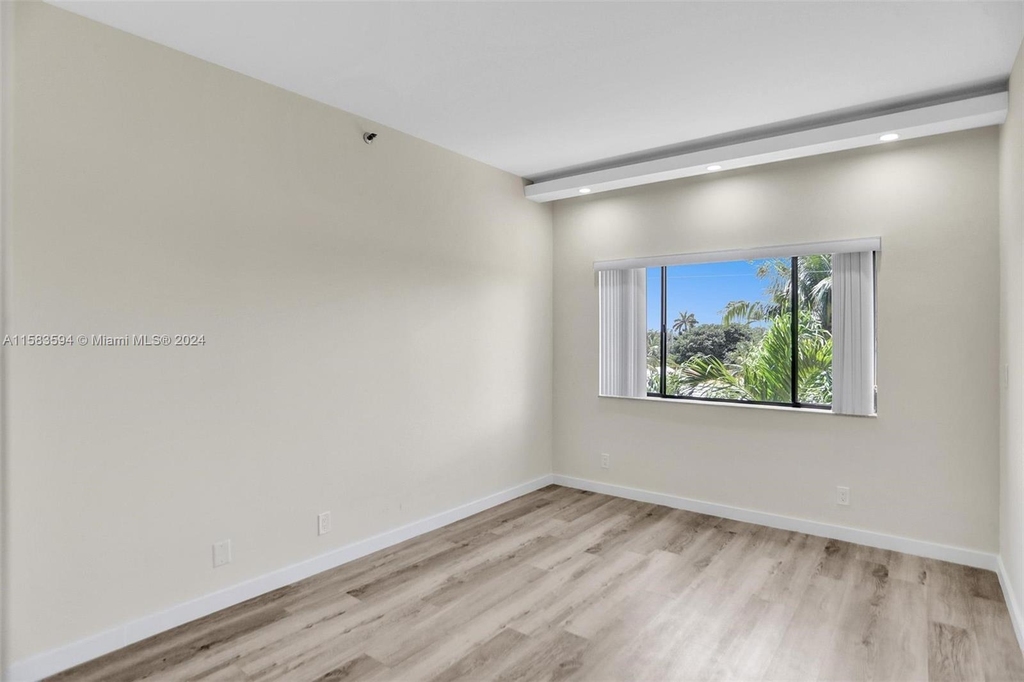 8816 Collins Ave - Photo 11