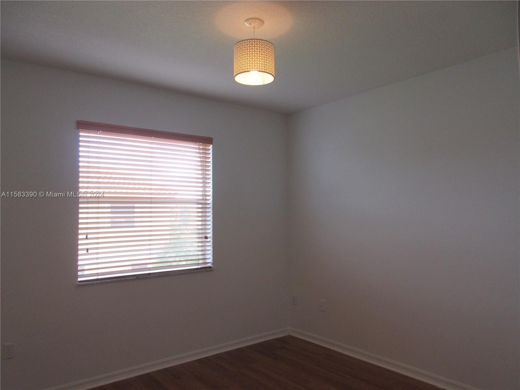 5084 Sw 136th Ave - Photo 17