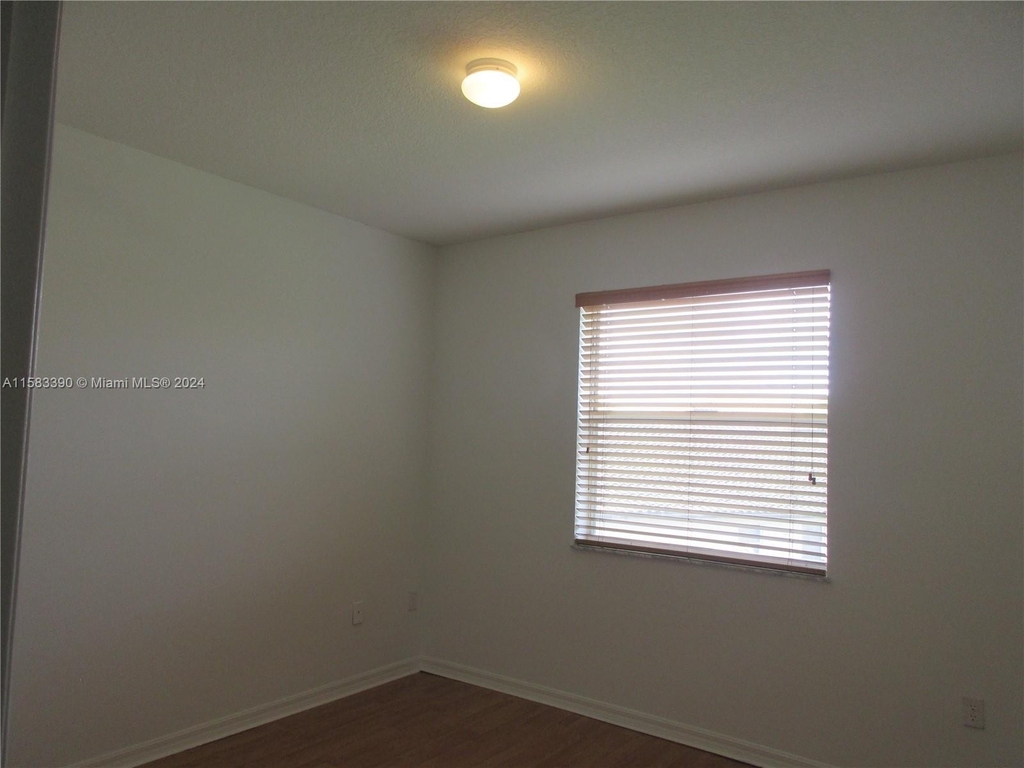 5084 Sw 136th Ave - Photo 18