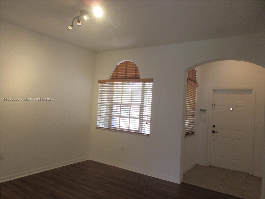 5084 Sw 136th Ave - Photo 9