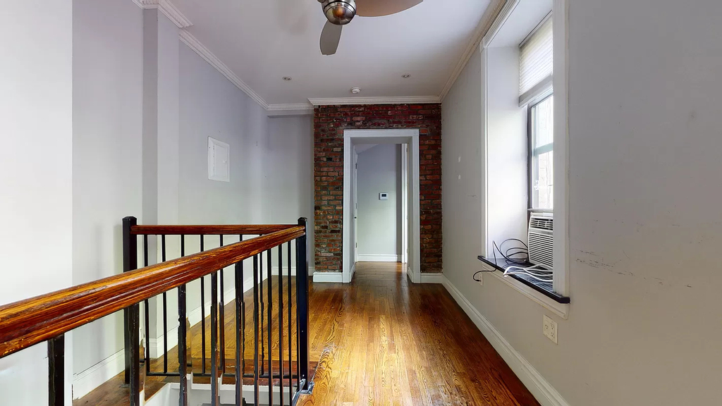 East 13th Street - Photo 7