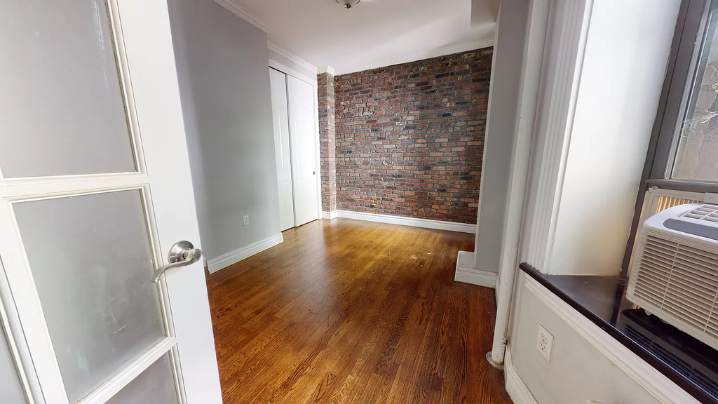 East 13th Street - Photo 6